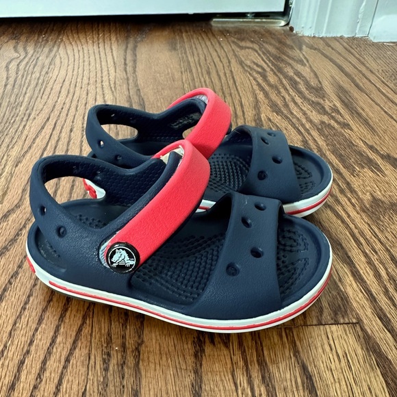 Crocs - Picture 2 of 5